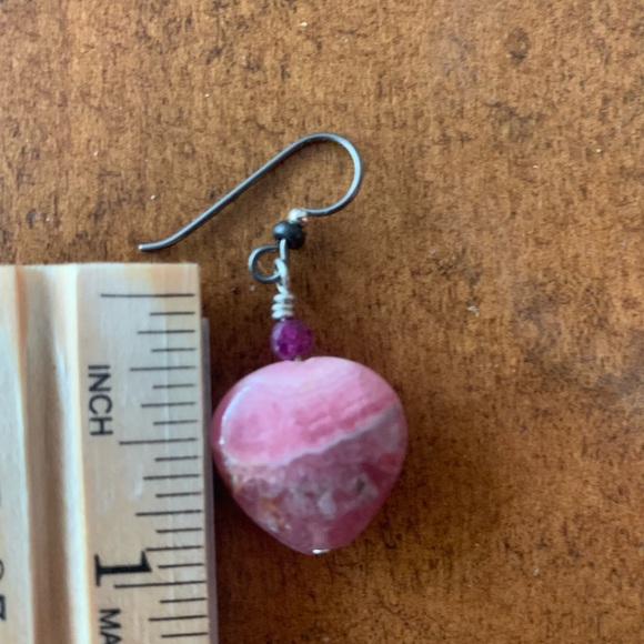 Rhodochrosite/Sapphire heart Earrings. Beautiful - Picture 6 of 6